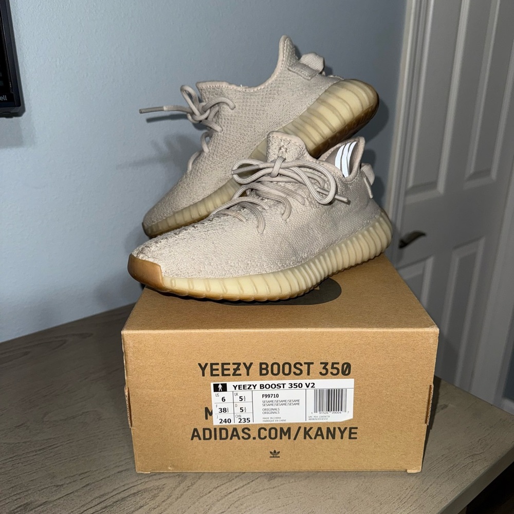 Yeezy Boost 350 V2